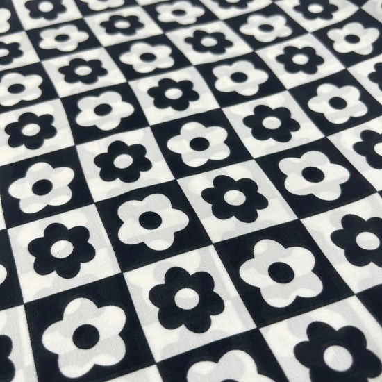 Black and white small fragrance square Black and white small fragrance square